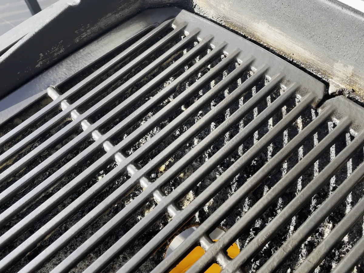Grilovací rošt po čištění čističem CLEANEE a opláchnutí