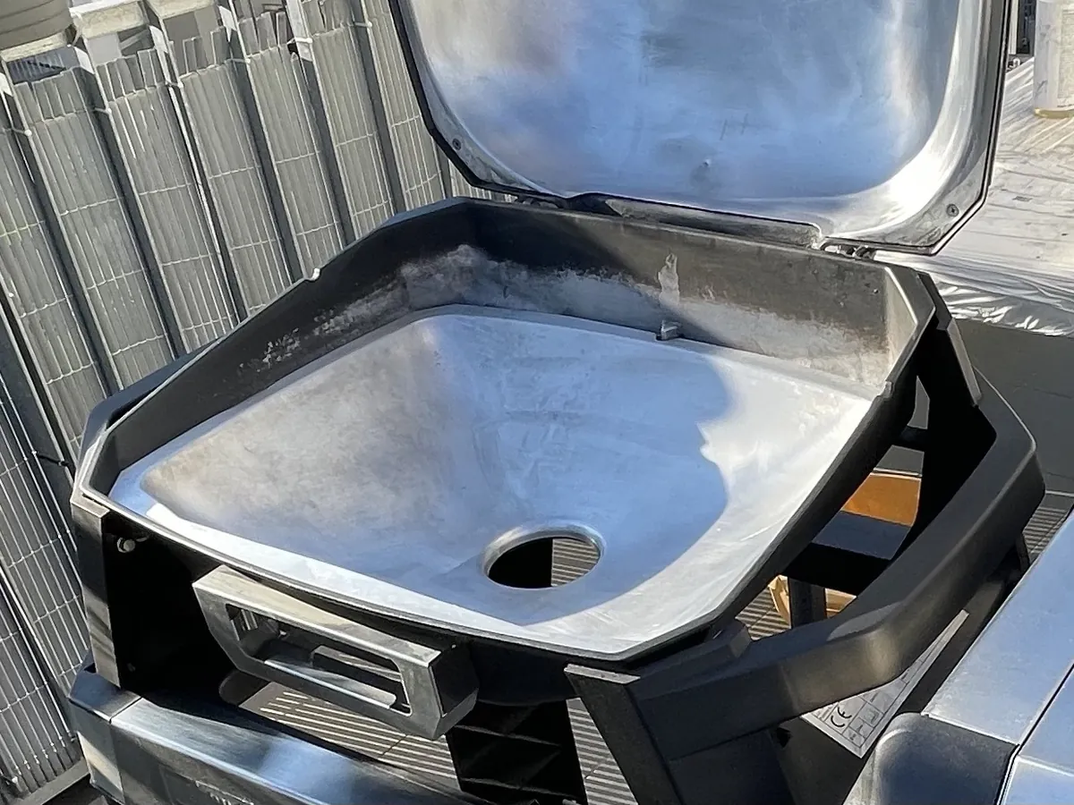 Vana grilu po čištění čističem CLEANEE