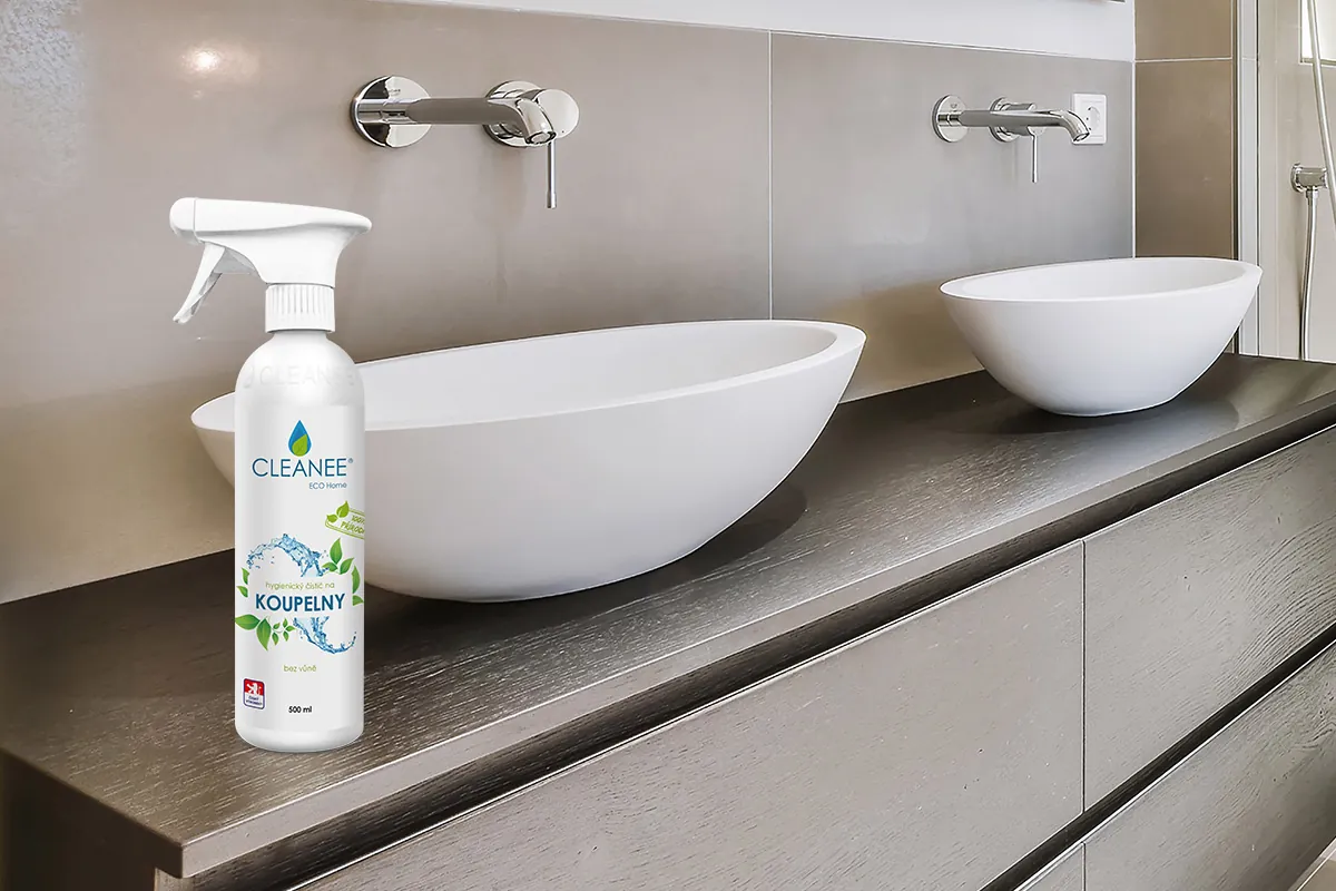 Lahev čističe na koupelny CLEANEE 500 ml u umyvadla v koupelně